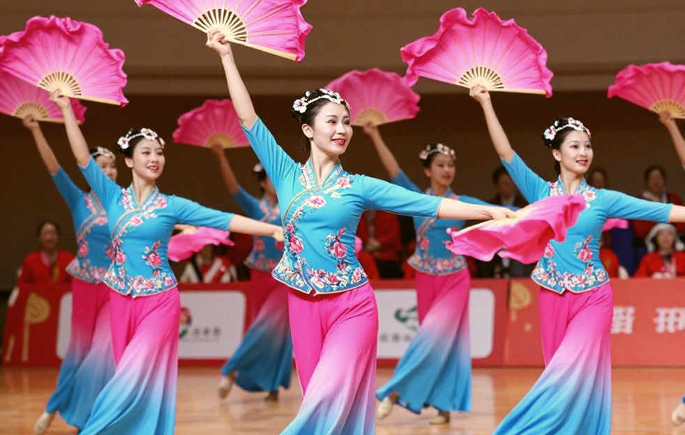 Yu Yiting phá kỷ lục châu Á 100m bướm nữ với 55.17 giây, giành bạc sau Roos Vanotterdijk